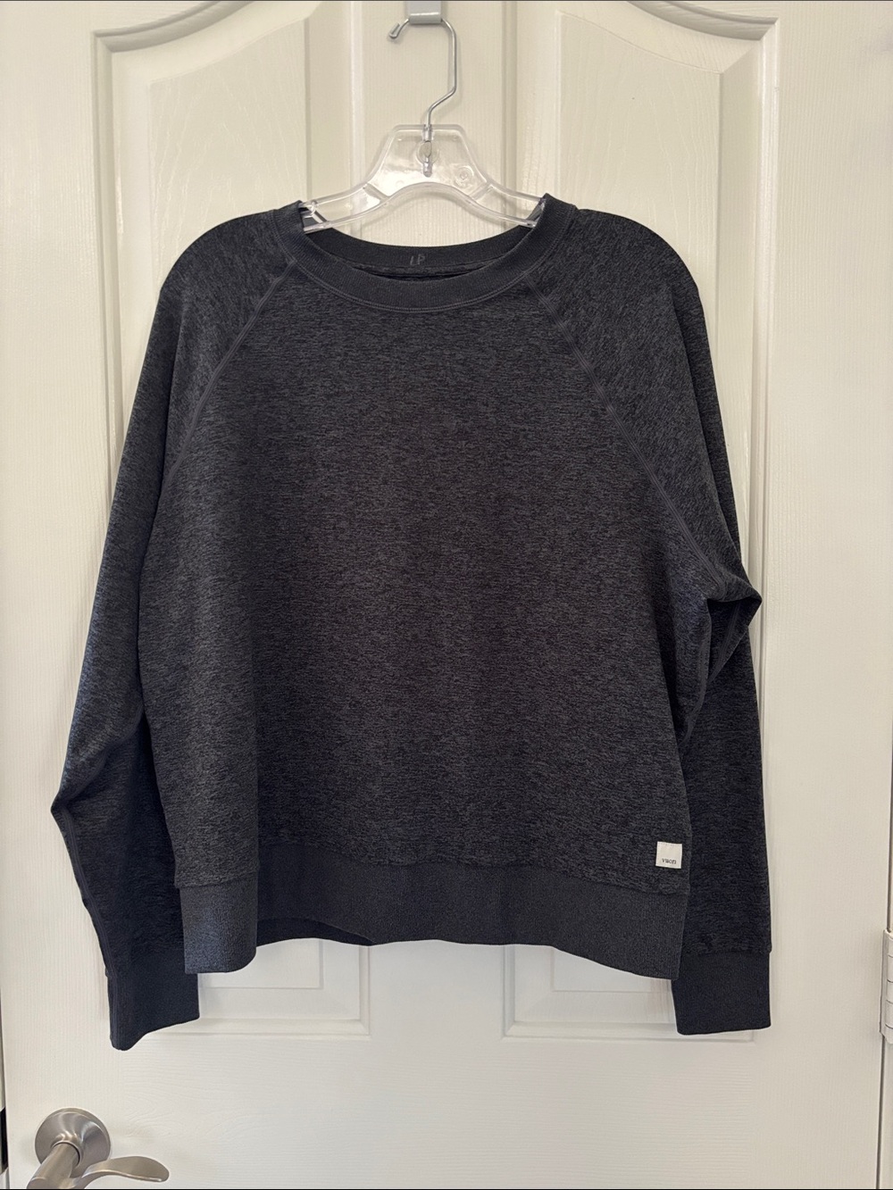 Vuori Heathered Black & Gray Halo Crew Pullover Top Size Large